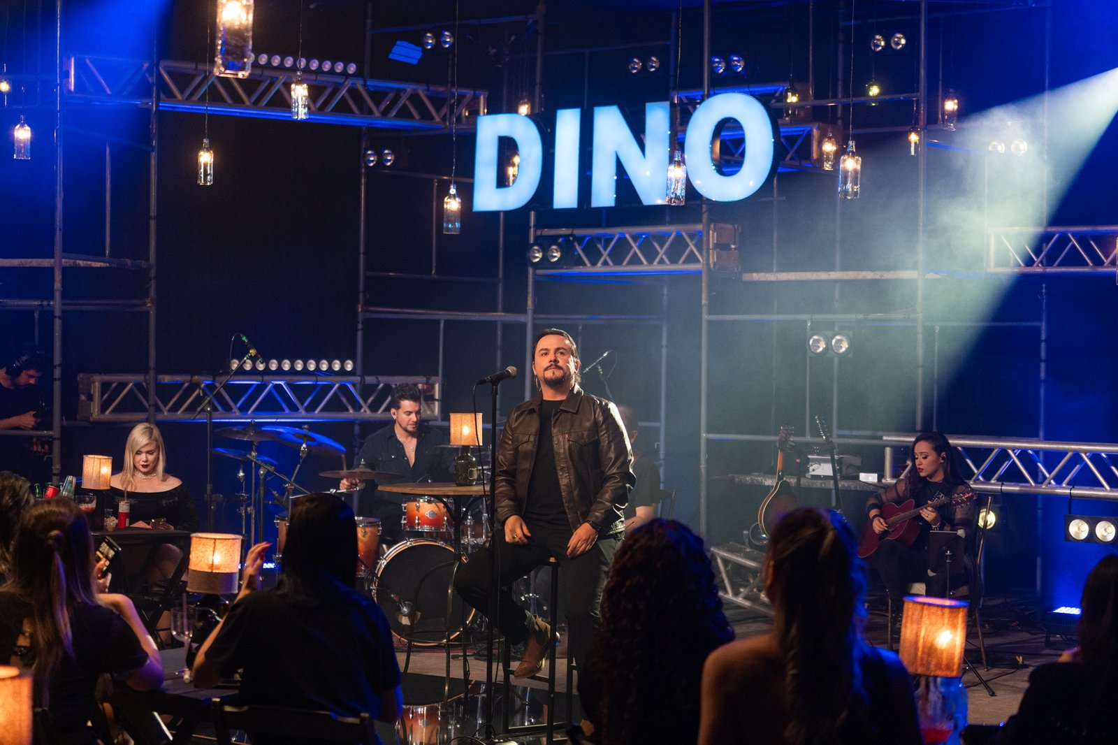 DINO FONSECA SE APRESENTA NO SHOPPING DO AVIÃO EM CONTAGEM. VENDAS ABERTAS
